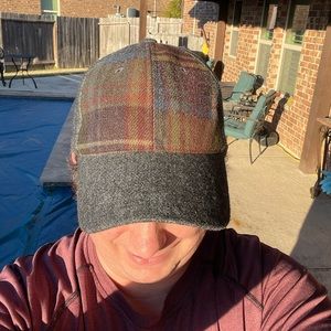 Fashionable Wool Hat with Plaid Design